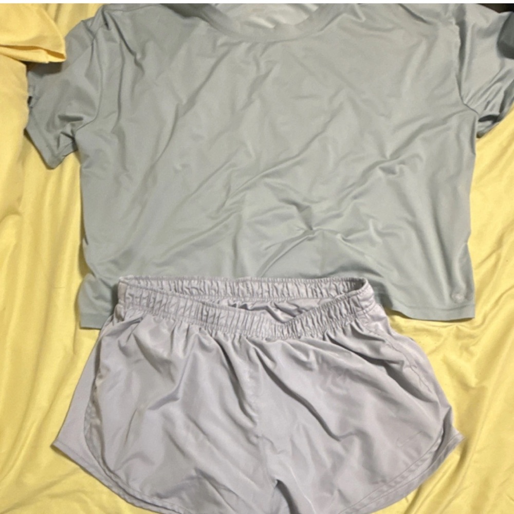 Under Armour XXL T-shirt & Nike XL Dri-FIT Shorts Light Gray Activewear Set